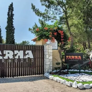farma-of-rhodes-petting-1 farma-of-rhodes-petting-1